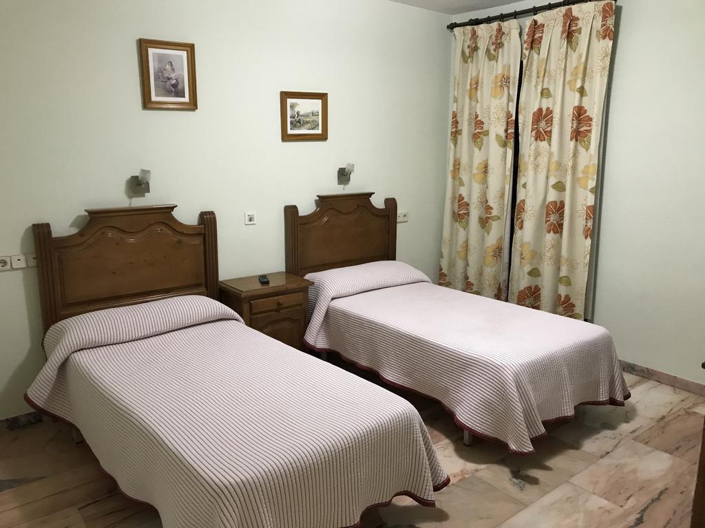 Hostal Rio De Oro Алькала-ла-Реаль Экстерьер фото