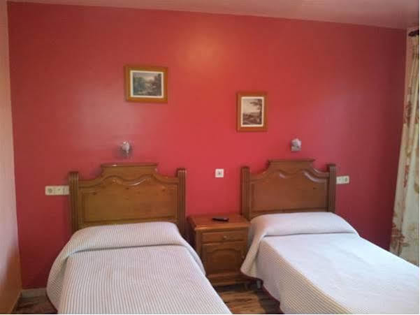 Hostal Rio De Oro Алькала-ла-Реаль Экстерьер фото